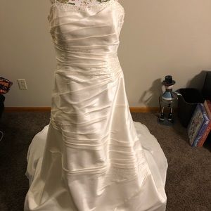 Ivory wedding dress